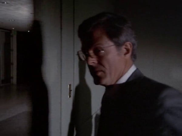 Columbo: Death Lends a Hand Columbo: Death Lends a Hand
