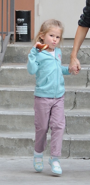 Violet Affleck