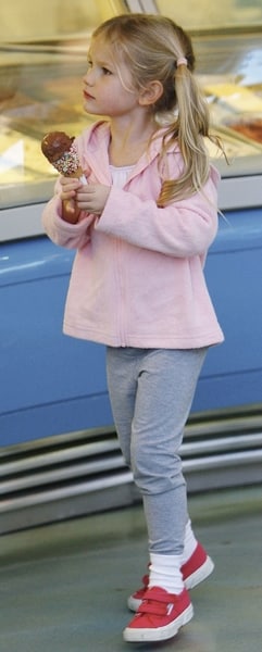 Violet Affleck