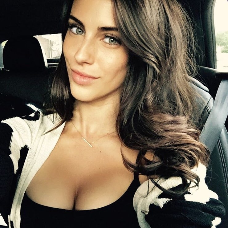 Image Of Jessica Lowndes In the source link below there are #421 gifs of jessica lowndes as elizabeth bennett in the movie christmas at pemberley manor. listal