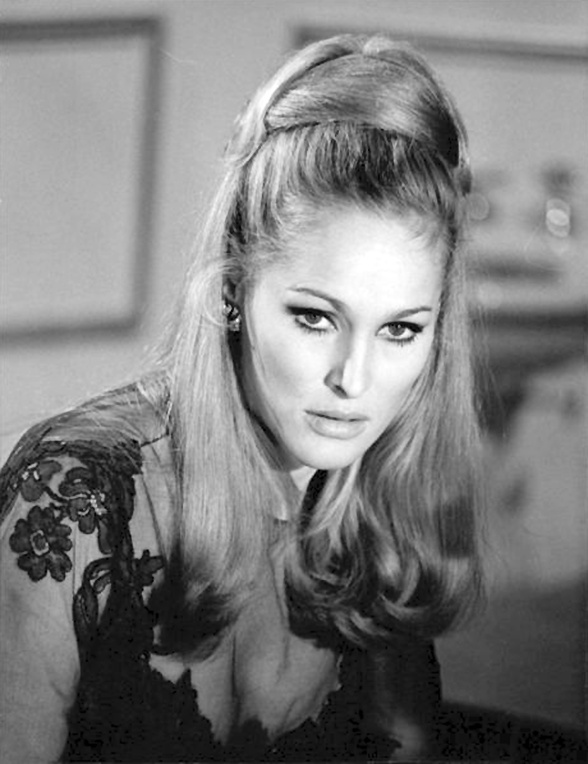 URSULA ANDRESS