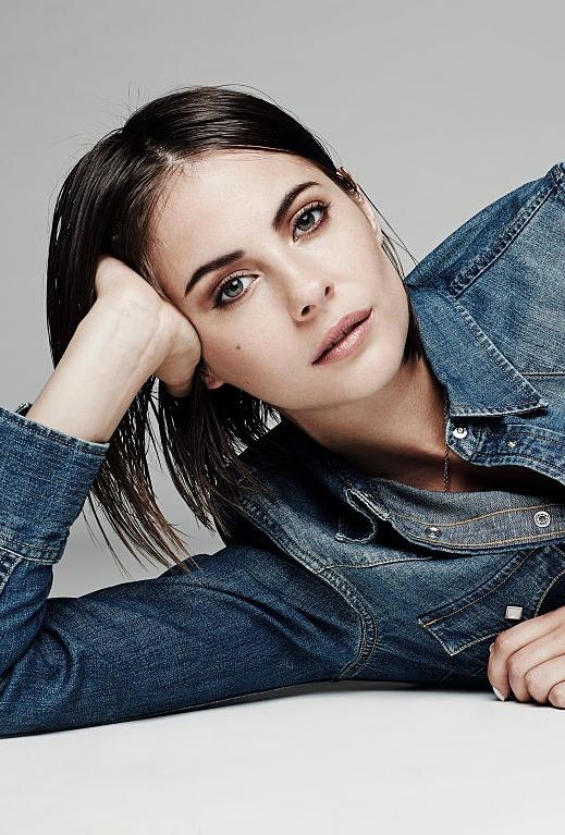 Willa Holland Willa Holland