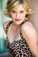 Kari Wahlgren Kari Wahlgren