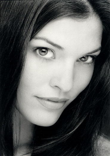 Alana De La Garza