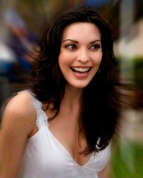 Alana De La Garza