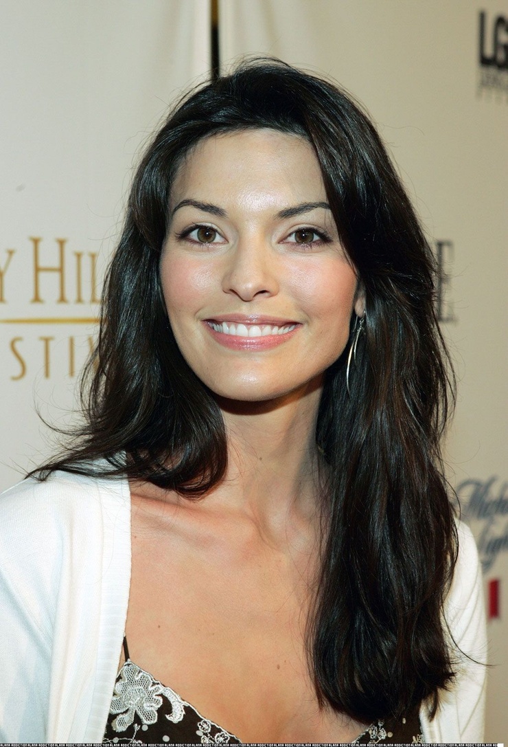 Alana De La Garza