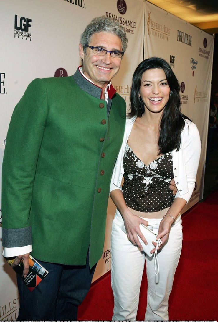 Alana De La Garza