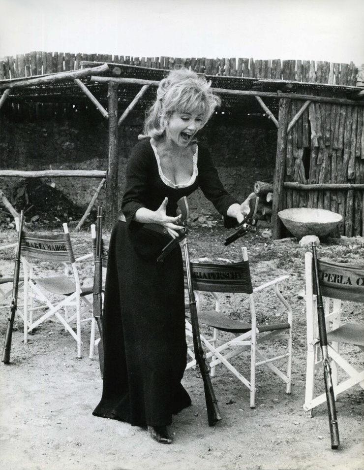 Anne Baxter