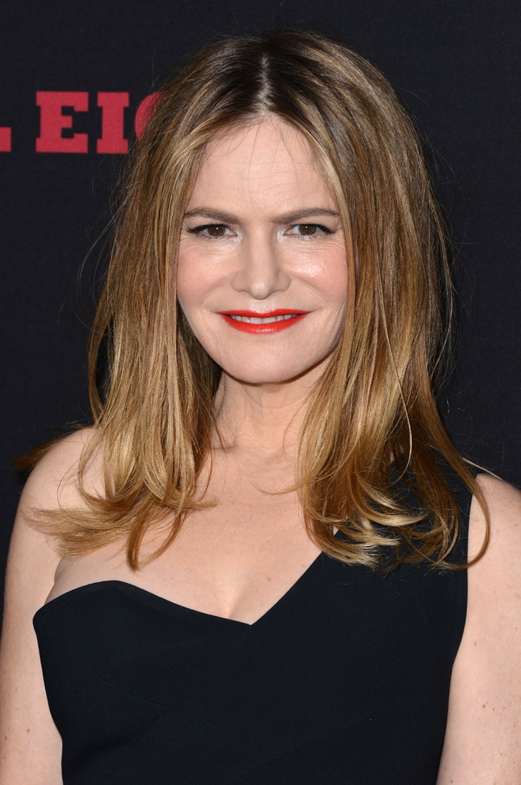 Jennifer Jason Leigh