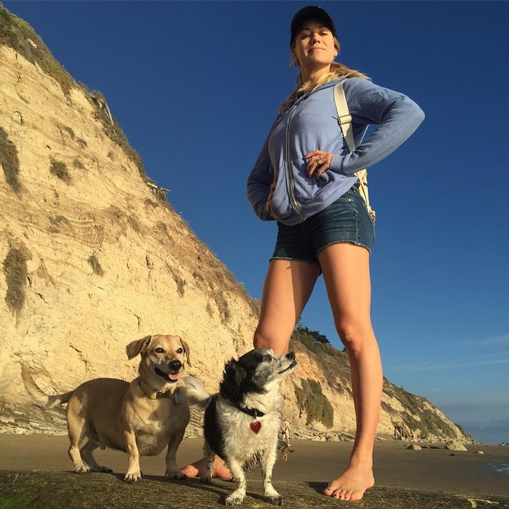 Yvonne Strahovski Yvonne Strahovski