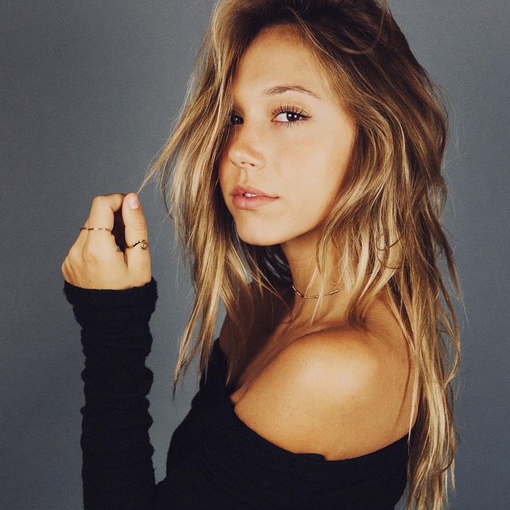 Alexis Ren Alexis Ren