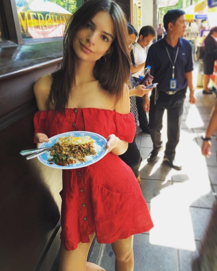 Emily Ratajkowski