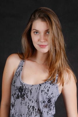 Nathália Dill