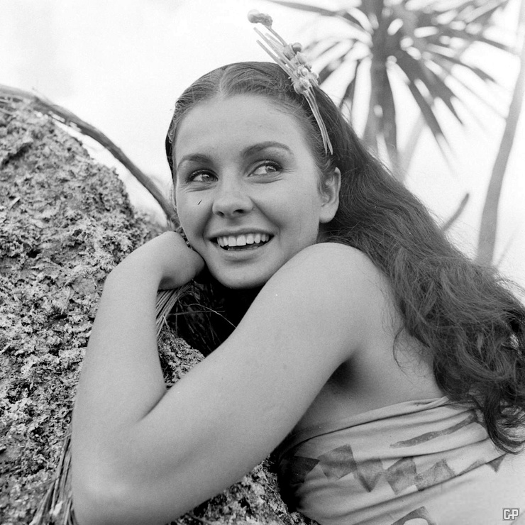 The Blue Lagoon (1949) The Blue Lagoon (1949)