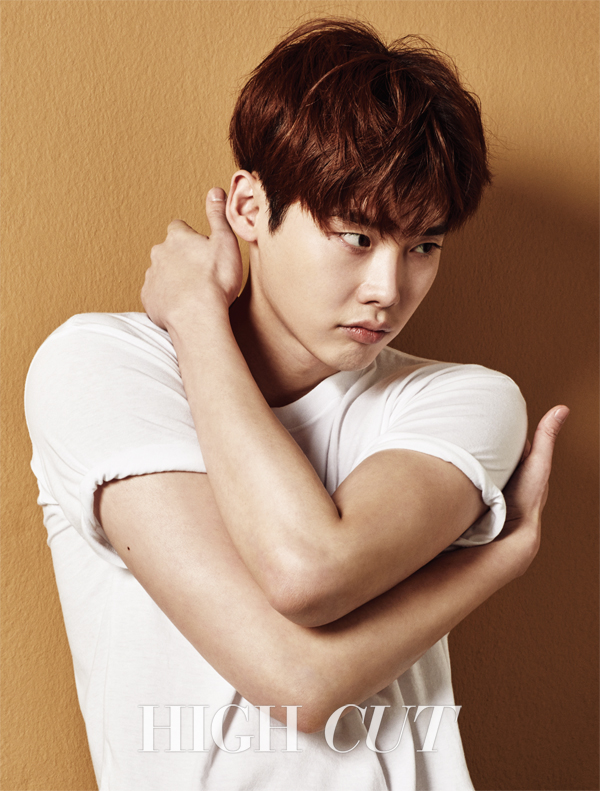 Jong Suk Lee