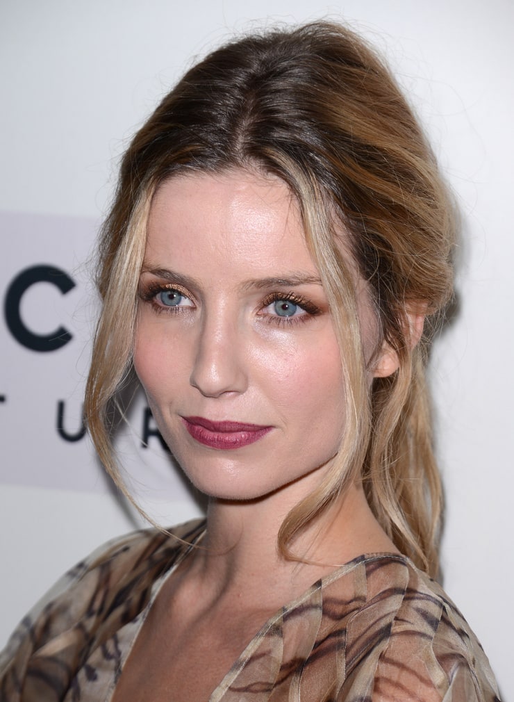 Annabelle Wallis