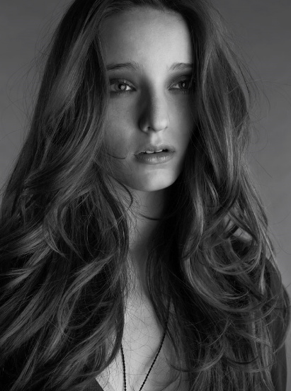 Emma Dumont Emma Dumont