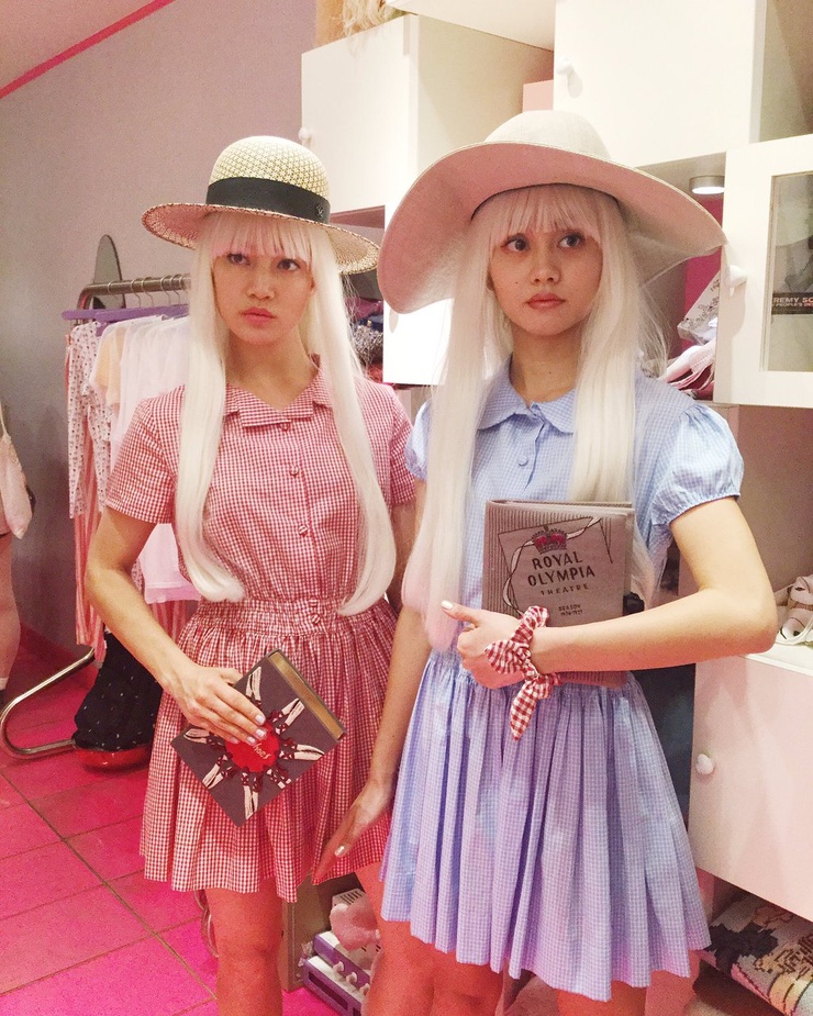 FAR EAST MENTION MANNEQUINS