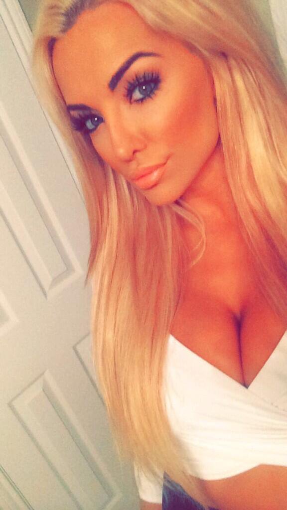 Lindsey Pelas